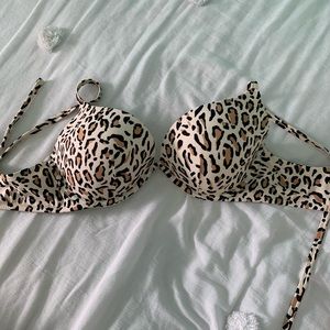 Shade and shore leopard/cheetah bikini top
